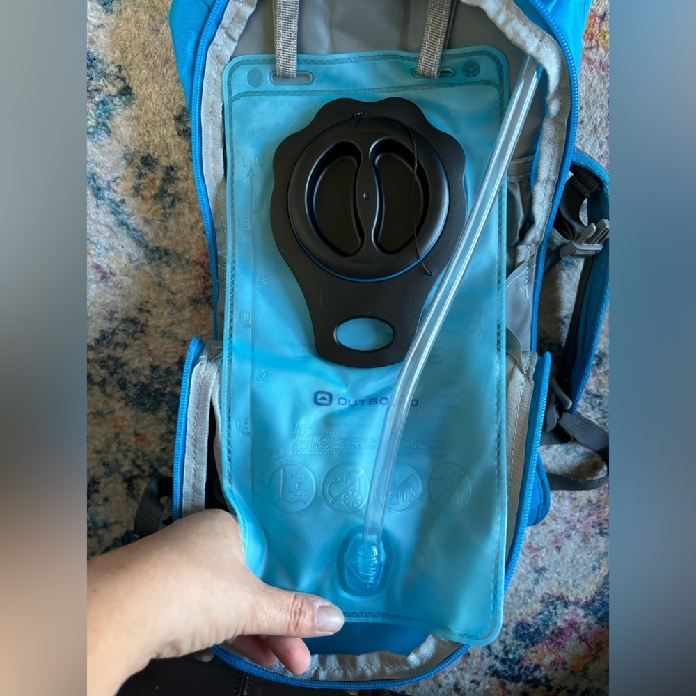 The Outbound Hydration Backpack - Picture 4 of 4